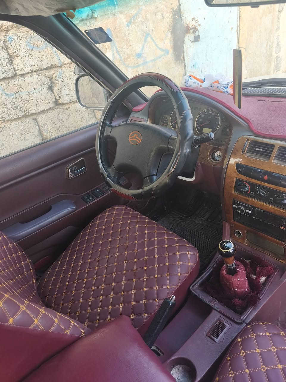 دير 2009
سنويه جديده 2030
رقم جديد مصفره غرامات
ماكينه مابيها صرف ولا نفخ
بيها صبغ اكثر من مكان 
سياره ما تصرف عليها تركب وتمشي
***********
