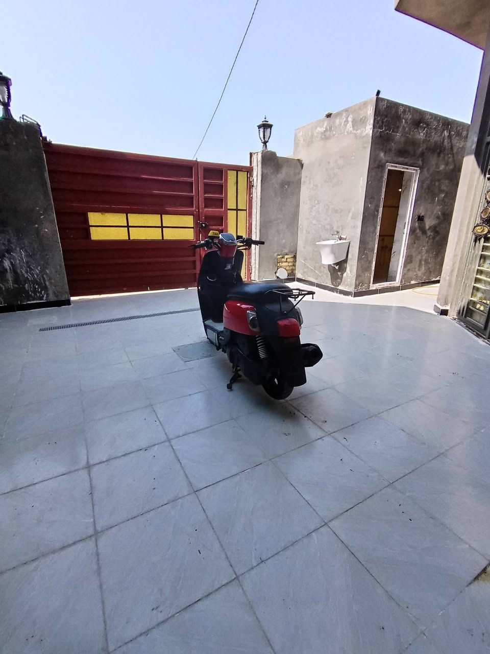 السلام عليكم بوليس مصطره 2013 صارله 3 اشهر طالعه من الوكيل كفاله عامه  نجف ابو صخير السعر 850 و بيه مجال ***********
