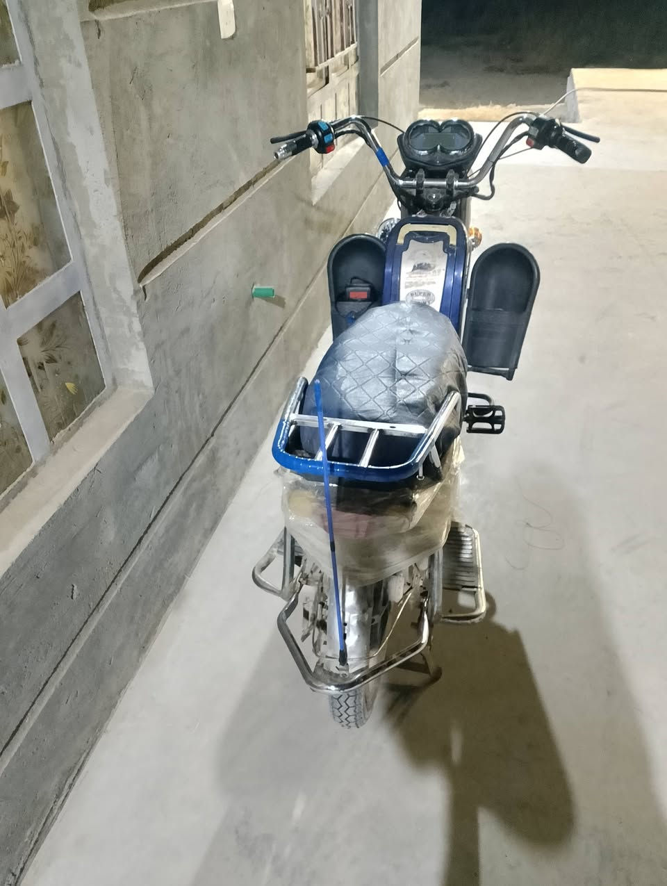 بسم الله الرحمن الرحيم  سلام عليكم ورحمة الله وبركاته من رخصة ادمن دراجه شحن نوع زينكو حلوه بطاريات خير من الله يقرن 10كلهن مراوس بجبلي او سكنس السعر 250وبي مجال لطيبين مكاني الفلوجه البعلوان نساف رقم ***********
