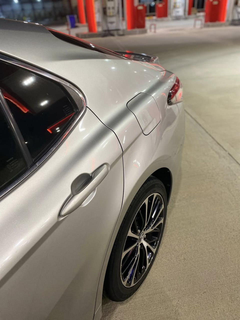 لسلام عليكم للبيع فقط:
سياره كامري 2018 SE plus 
الضرر/كلين بدون حادث 
المواصفات/ رادار
مانع تصادم
بريك ذاتي
خروج عن مسار
كامره خلفيه
شاشه كار بلي 
شفتات رياضي
تحكم ستيرن
كشن سايق كهرباء
عدسات زينون 
محرك2500  V4
كير8 نمره 
رقم دهوك تحويل ثاني يوم
سياره مكفوله من الحادث  
مكان السياره كركوك
رقم الهاتف/ ***********
ماموجود واتساب
