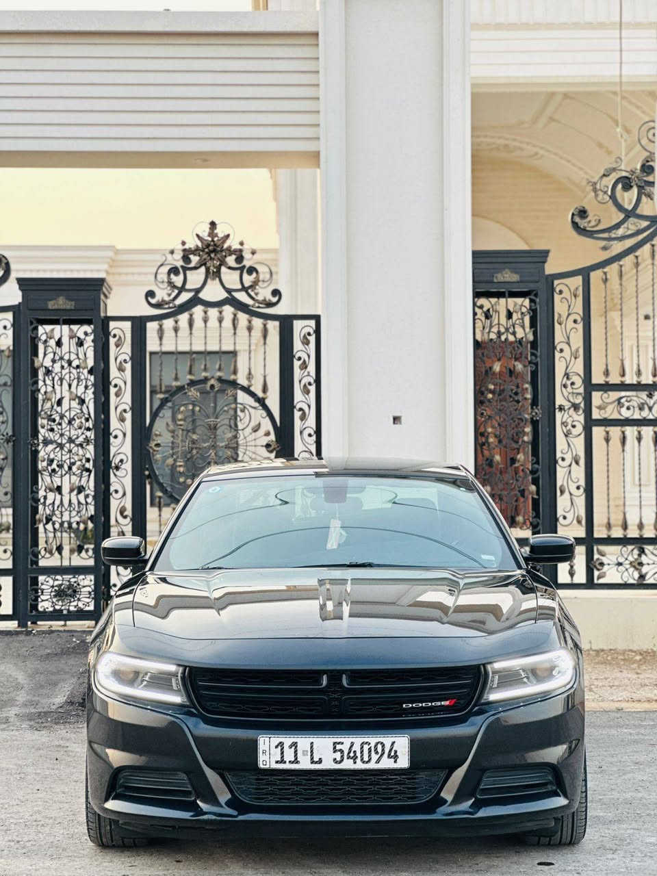 السلام عليكم
جارجر 2022 SXT داخلة من امريكا كلين  مكفولة من الصبغ والحادث بيها شويه بارد بالباب الخلفي سياره جديدة ماشية 29 ميل
مواصفات السيارة
كشن كهرباء
كامره
حساس خلفي
وباقي المواصفات معروفة
السياره رقم بغداد دولي ثاني تحويل
السعر 260$ وبيها مجال

للاتصال ***********
