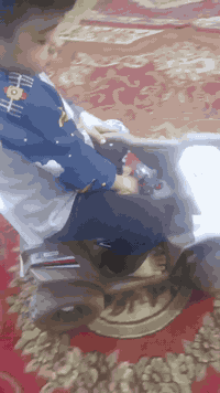 سلام عليكم سياره شحن دفع رباعي جبليه من عمر سنتين لغايت خمس سنوات تحتوي موسيقه زائد هورن بعدهي جديده مستعمله يومين مع شاحنه شحنها يدوم 24ساعه قفل 45الف مكاني سكلات شارع لشبكه ويتوفر توصيل مال ابني بس يخاف منها ***********
