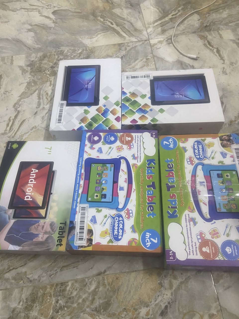 السلام عليكم التفاصيل داخل الفيديو كلهم شغالات بس يطلب حساب سوق بلي خلي سعر وبل عافيه ذاكرتهم ٣٢شاحن تايب سي  حجم الشاشه ٧


**إذا كنت صاحب هذا الإعلان وتريد حذفه لأي سبب، رجاءا أرسل رسالة إلى الدعم الفني**
