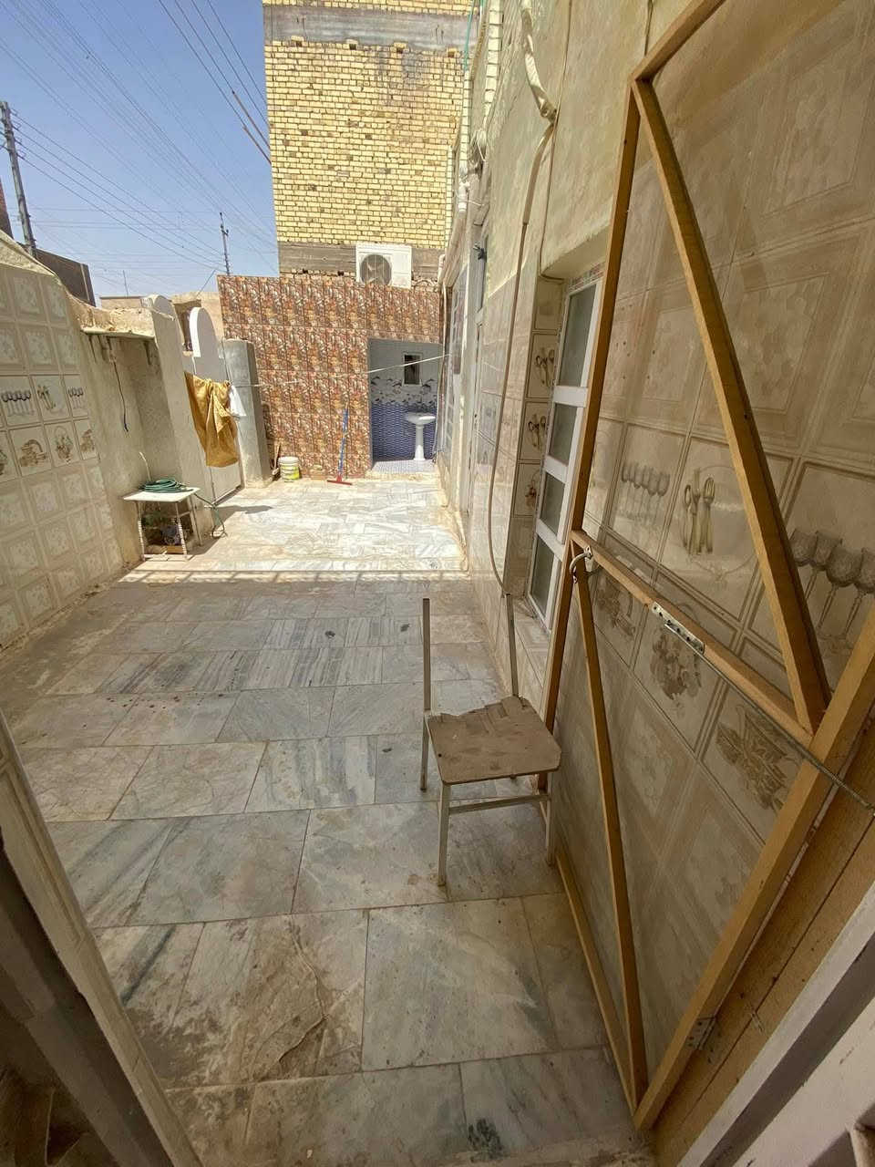لٱسباب الوعود الكاذبـة تم اعادة النشر
الدار للبيـع
المـوقع/الدوايـة/الصـوب الكبير/منطقـة الدور /شارع مدرسـة بغداد الاهليـة
طابـو صرف..
المساحـة ١٥٠ متر..
استقبـال طول٩ متر وعرض ٣ ونص
صالـة٥في٤
  غرفتيـن.نوم ٦ طول ٣ونص عرض
مطبـخ حـار+ بارد٦طول/٥ ونص عرض
صحيـات خارجـي
حمـام داخلـي
البيت نضيف +شيمٌـان
مخزن +كلدور+طارمـة
يتضـمن جميـع الخدمـات 
السعر 95 مليون  …
للطلب والاستفـسار 
الاتصال برقـم(يوسف)
***********
