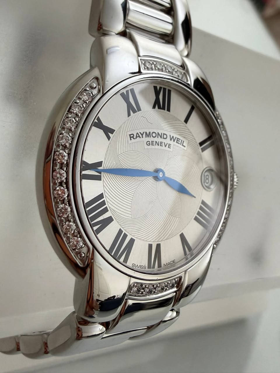 ساعه سويسريه اصليه 100% Raymond Weil Jasmine نسائيه قطر 34 حالتها شبه جديده بازل الماس طبيعي مينا كريمي ارقام روماني فقط ساعه بدون مرفقات مطلوب 430 دينار اردني للتواصل على الخاص او على الرقم 0785261118


**إذا كنت صاحب هذا الإعلان وتريد حذفه لأي سبب، رجاءا أرسل رسالة إلى الدعم الفني**