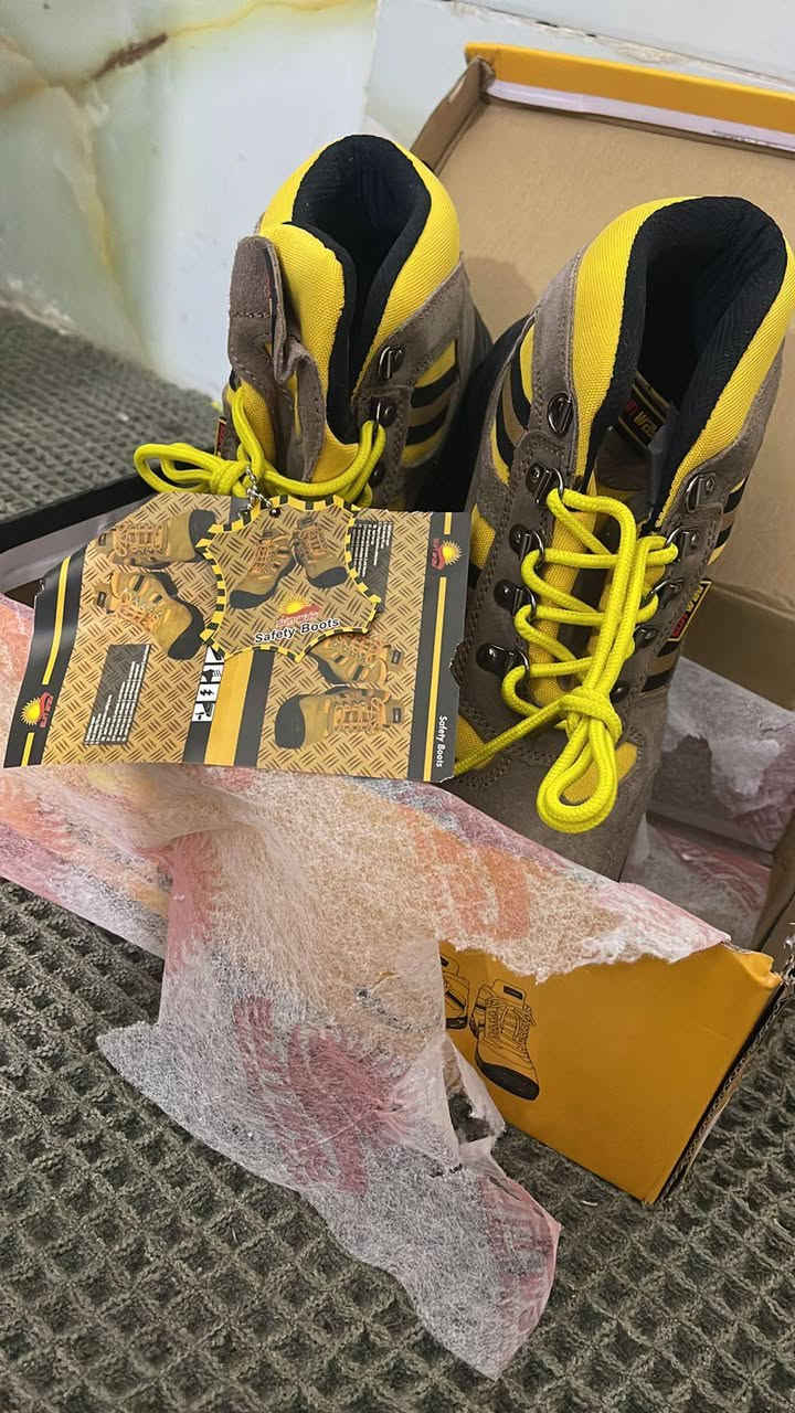 سيفتي رجالي قياس ٤٢ 
ماركه sunway 
جديد كارتون 
السعر ٥٠


**إذا كنت صاحب هذا الإعلان وتريد حذفه لأي سبب، رجاءا أرسل رسالة إلى الدعم الفني**