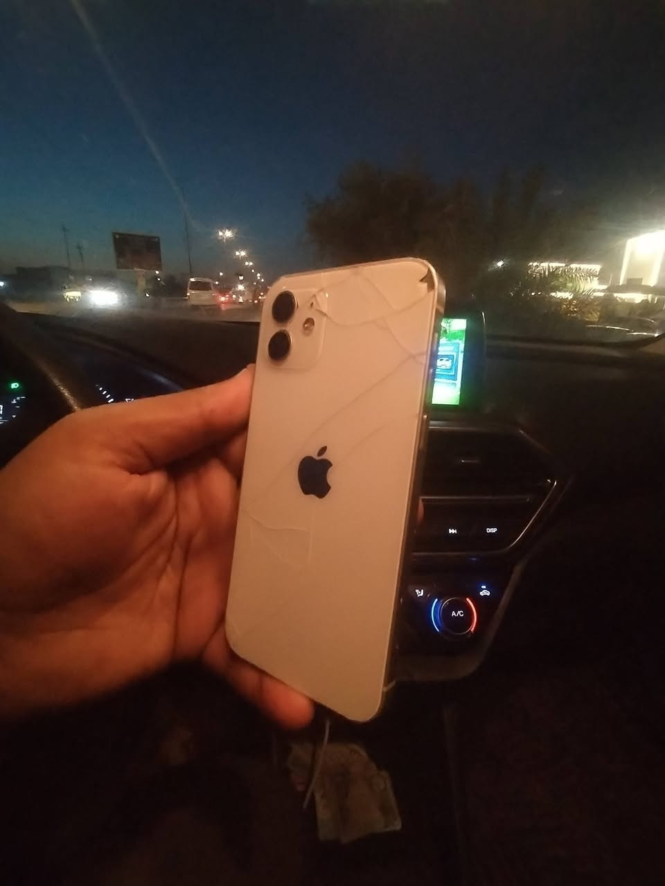 سلام عليكم للبيع ١٢ عادي مبدل شاشه وبطاريه شرط اصليات فقط جهاز اخبل ١٢٨ ذاكرته فيس أيدي شغال سعره قفل ١٨٥ مكاني بابل رقمي ***********

