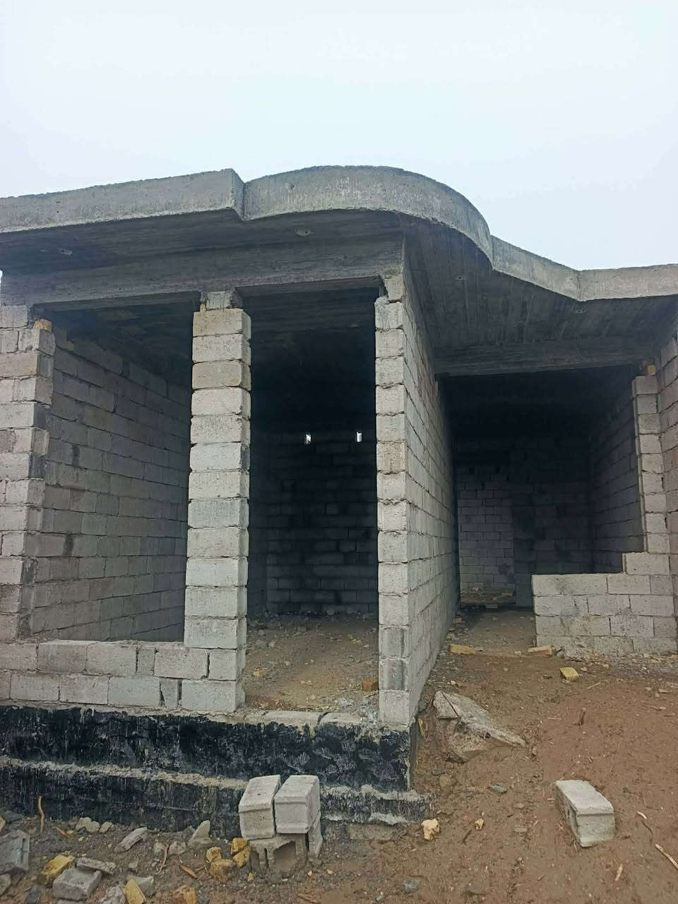 السلام عليكم
مشتمل هيكل بلوك  مسقف للبيع 
الموقع حي ذويب 
المساحه 120  
يحتوي على استقبال و مطبخ و صاله و غرفه 
للاستفسار ***********
