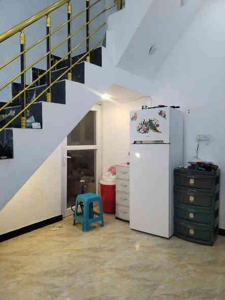 مشتمل البيع مسلحة  ١٠٠ متر 
طابو صرف العنوان الصويرة حي الزهور 
قرب الفلكة. بناء حديث درجة أولى 
السعر  ٨٥ مليون
***********
