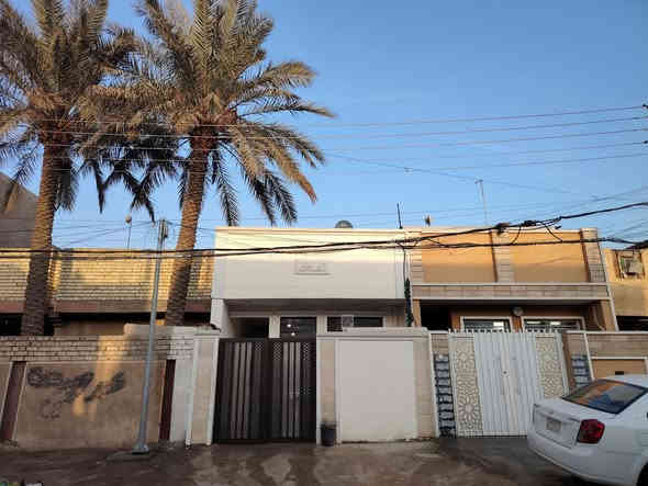 السلام عليكم بيت للبيع فقط ابودشير خلف سوق الباله شارع افران المختار مساحة 100 واجهه 5 نزال 10
شارعه عريض باقي التفاصيل للشراي يجي ويشوف بعينه
155 وبي مجال بسيط ***********
