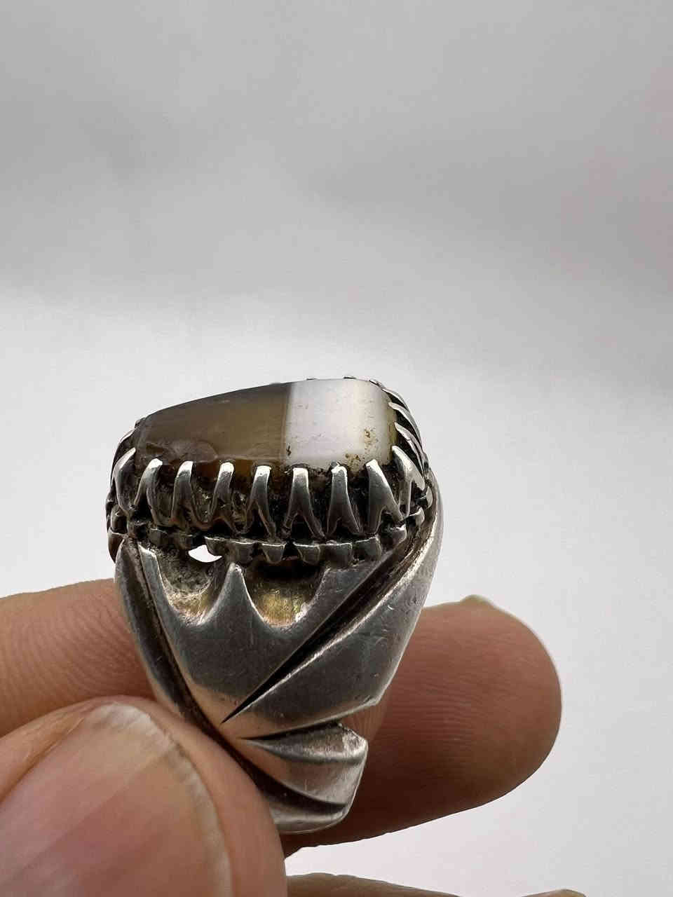 قطعه نادره من الجزع اليماني القديم حجر تحفه وصياغه تحفه للتواصل االعنوان الكوت الاتصال على ***********
