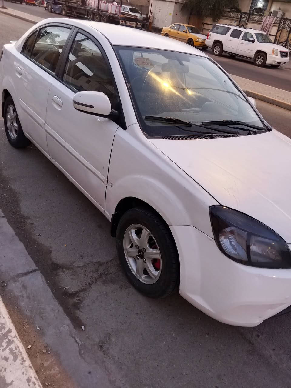 كيا ريو ٢٠١٢ رقم بصره سنويه لل٢٨
محرك ١٦٠٠بحاله جيده
(كير ومكينه وتبريد وحداديه وتخم تاير بالكفاله)
مكفوله ضربه وتبديل بيها صبغ ناشر المكانات المحدده فقط صبغ بدون معجون ...
مكاني بالبصره الحيانيه 
السعر ٧٧وبيها مجال بسيط 
***********
