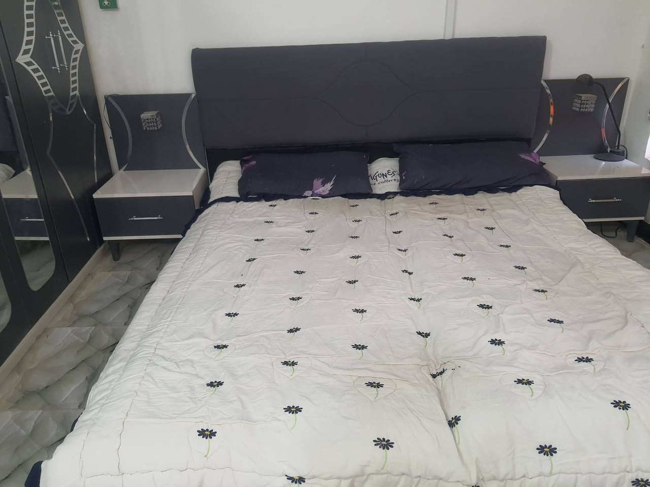 غرفة اخشاب اقتصادية 5 قطع تركي نظيفة جدا (جديدة ). 500 ألف
للإستفسار ***********
