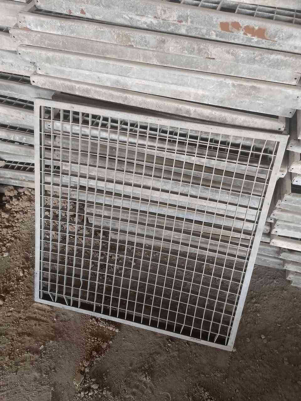 السلام عليكم قطع حديد مشبج وزن القطعه 15 كيلو وقياسها 80×80 مربع سعر القطعة 18 الاف  واكو قطعه متسطيلة 80×30  سعر القطعه 10 الاف العدد الكلي 550 قطعة مكاني بغداد فلكة حي نصر رقم الهاتف ‪***********
