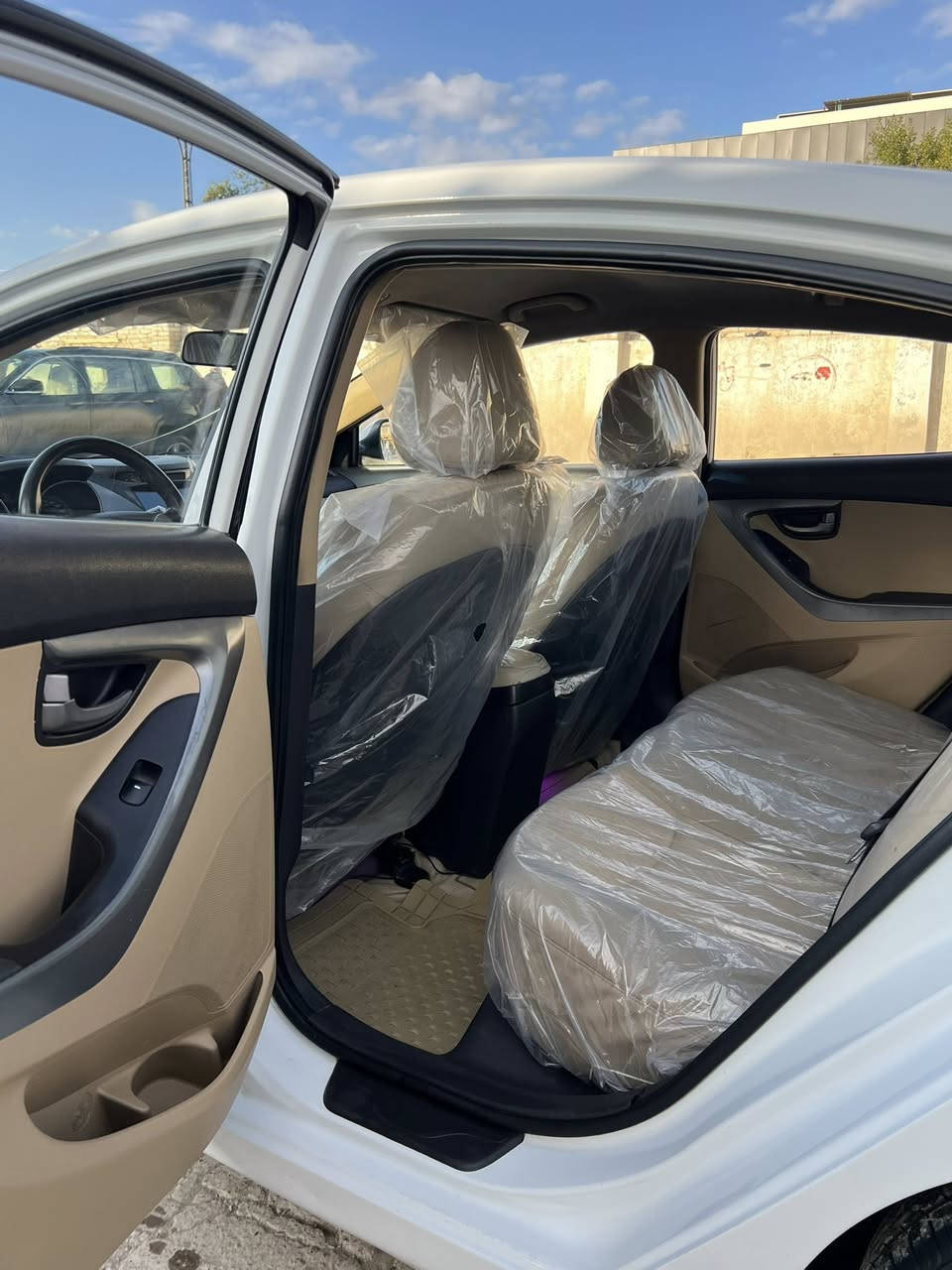 السلام عليكم الانترا موديل 2011 
كفاله عامه بدون صبغ رقم اربيل تحويل مباشر  
كير محرك مكفول سياره ماناقصها اي شي السياره شرط احلا من الصور   (***********  )مكاني سامراء السعر :: 107 وبيها مجال لطيبين
