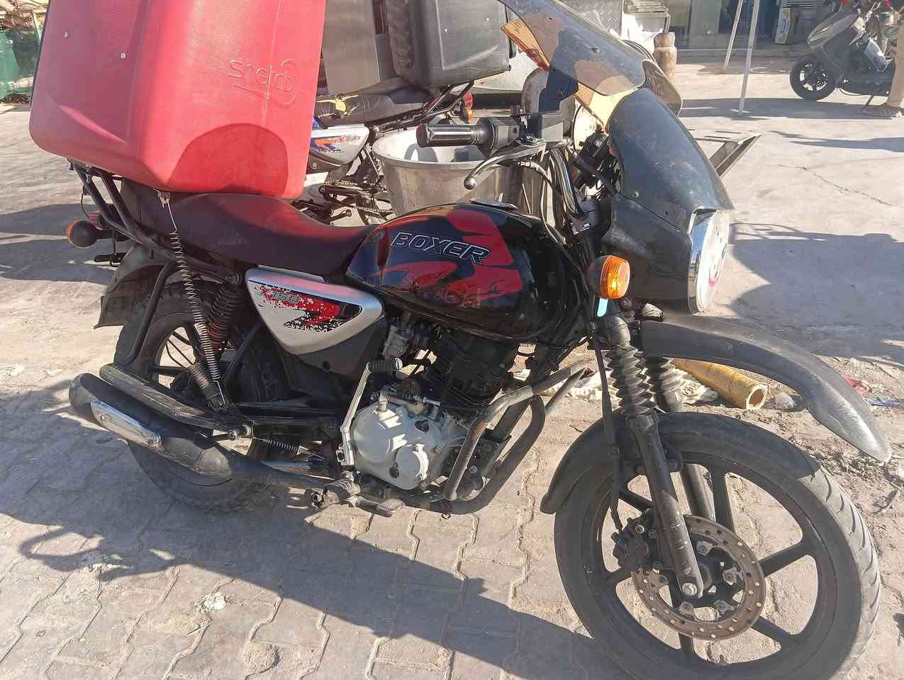 سلام عليكم بوكسر موديل 2023 بدون اوراق يعني كلك اكفلك من كلشي دراجه ما بيها نقص كبل للشارع عارضها 950 الف وبيها مجال مكاني بغداد الحريه ***********
