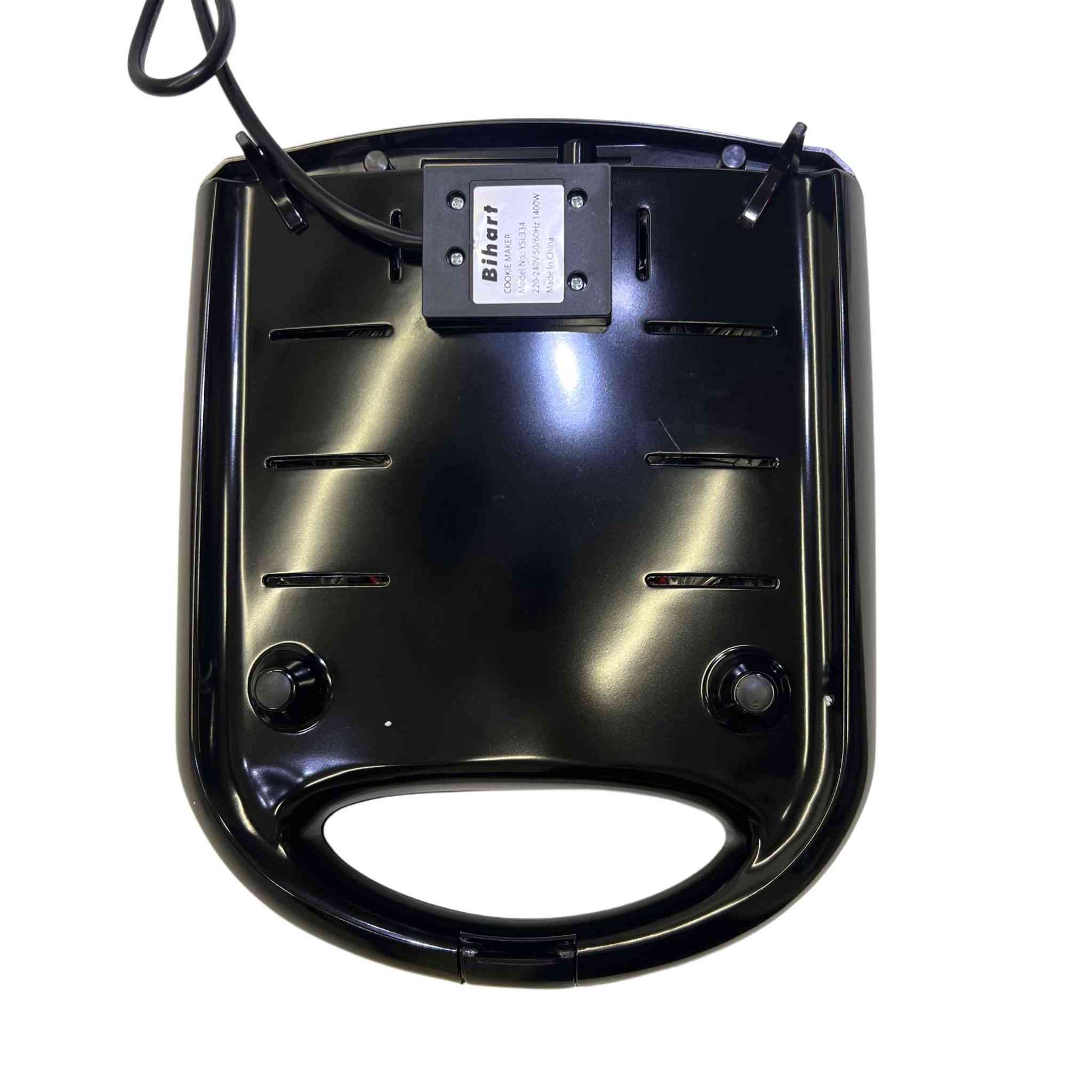 صانعة الكوكيز الكهربائية BiHart موديل YSL334 – بقدرة 1400 واط

• جهاز عملي لصناعة الكوكيز والحلويات بسهولة في المنزل، بتصميم قوالب متعددة وشكل مدمج مناسب للمطبخ.

• قوالب ثابتة متعددة لصناعة أشكال مختلفة من الكوكيز داخل الجهاز.

• قوة تشغيل 1400 واط لتسخين سريع وتجهيز الكوكيز خلال دقائق.

• مؤشرات ضوئية لبيان حالة التشغيل والاستعداد للاستخدام.

• نظام Drip Release and Capture لتجميع القطرات أثناء الاستخدام.

• سطح طهي سهل التنظيف مع تصميم عملي للاستخدام اليومي.

• إمكانية ضبط درجة الحرارة (Temperature Infinitely Adjustable).

• نوع الجهاز: Cookie Maker / صانعة كوكيز
• القدرة الكهربائية: 1400 واط
• الجهد الكهربائي: 220–240V ~ 50/60Hz
• عدد القوالب: 4 قوالب ثابتة للكوكيز
• أبعاد لوحة الطهي: 25.4 × 21.5 سم
• هيكل خارجي: أسود بارد عند اللمس
• يحتوي على: مؤشر تشغيل ومؤشر جاهزية البصرة, العراق


**إذا كنت صاحب هذا الإعلان وتريد حذفه لأي سبب، رجاءا أرسل رسالة إلى الدعم الفني**