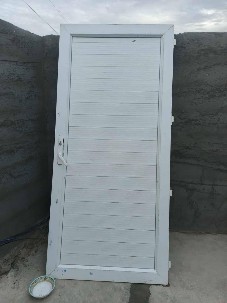 باب بيبيسي حطاطه
الطول مترين 
العرض متر 
 الفلوجه السكنيه قرب محطة الكهرباء
  للتواصل ***********
