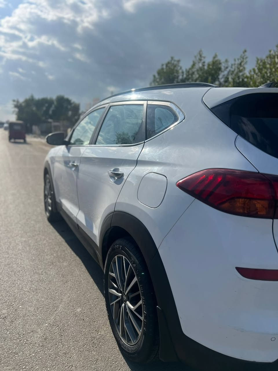 السلام عليكم للبيع توسان موديل 2019 خليجي رقم بغداد كفالة عامة فول مواصفات السيارة  بصمة وفتحة و وتحكمات استيرن جهتين كشن كهرباء و كامرة خلفية و قطعتين تبريد وباقي مواصفات 

مكان السيارة بغداد 

رقم الهاتف ***********
