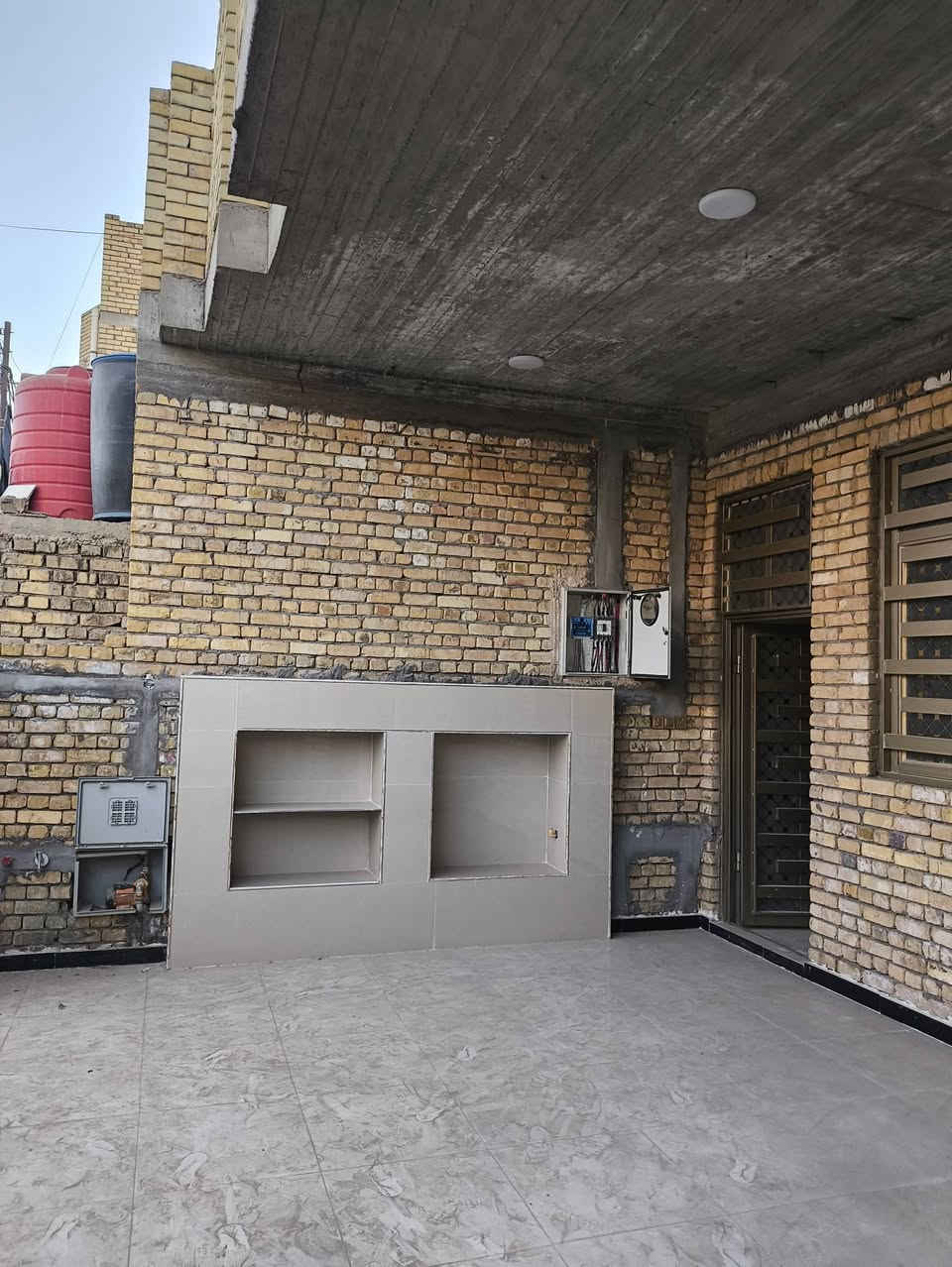 🏢دار للبيع طابو صرف جاهز للتحويل : 
حي نهاوند الاولى قرب المستوصف 🏢المساحة: ( 200متر )
جديد فارغ حالياً يتكون من غرفتين وصاله ومطبخ واستقبال وصحيات داخلية وخارجية 
مكتب عقارات هدى ميسان 🏡عنوان المكتب حي نهاوند 
المكتب مجاز  من قبل الدوله
للاستفسار الاتصال رقم الهاتف 
        او مراسله واتساب 📞
*********** ضياء ابو اميرالكعبي 
***********
ملاحظه: توجد لدينا عروض أخرى في محافظه ميسان مركز المحافظه
