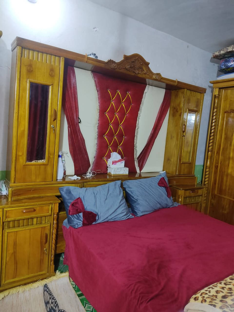 غرفه للبيع تسكام عراقي سعره مليون وميه
هذا رقمي ***********
