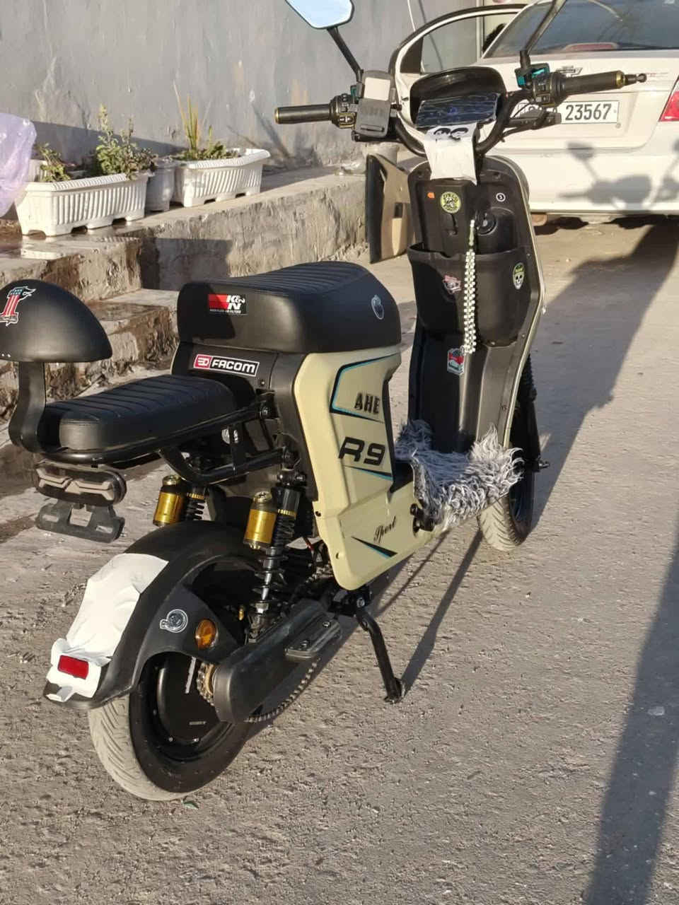 دراجه R9 جديده ما صارلها شهر نوعها AHE
تمشي 120 اربع نمر
ويجي وياها بصمتين وكارتين وسويجين
بيها نظام R
ونظام P
525 وبيها مجال قليل 
مكلف بالنشر راعيها *********** المكان نجف
