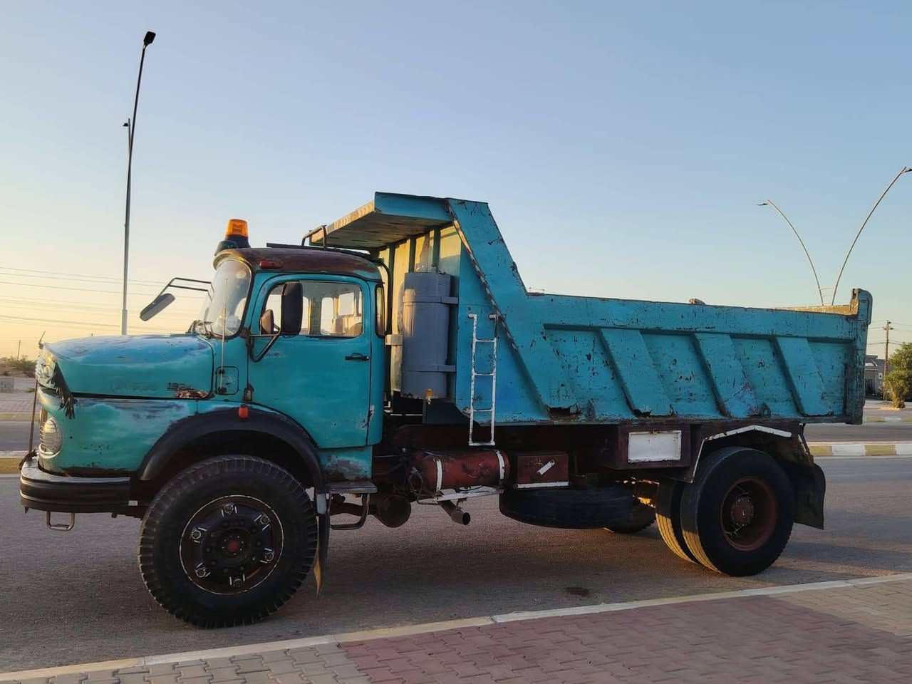 اقجم للبيع موديل 70مسجله قلاب مكينه مجفته جديد سيارة جاهزه للشغل مغيره كله عضايده 81وكير 81فقصه 
سعر خاص ستفسار عل رقم ***********
