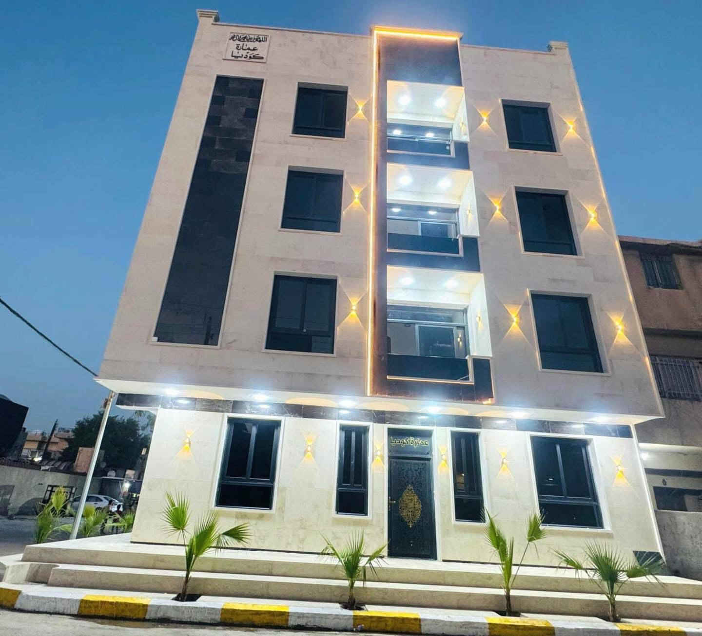 بناية تجارية ركن للبيع
بناء سنة ٢٠٢٥ 
تقع في المنصور / المهندسين / قرب المركز الصحي النموذجي في المنصور
مساحتها ٥٠ متر واقع الحال ٦٦ متر  
الواجهة ١١ متر 
تقع على شارع عريض جداً 
واردها الشهري ثلاثة ملايين دينار عراقي 
(3,000,000)
تحتوي على ٤ شقق وتحتوي كل شقة على ( غرفتين نوم - صالة -مطبخ -صحيات )
للاستفسار اكثر 
الاتصال 

0781 338 8514

0772 738 6781

***********

او زيارة شركة الهرم الهندسي 
 في المنصور / المهندسين / مجاور ثانوية فلسطين للبنات
