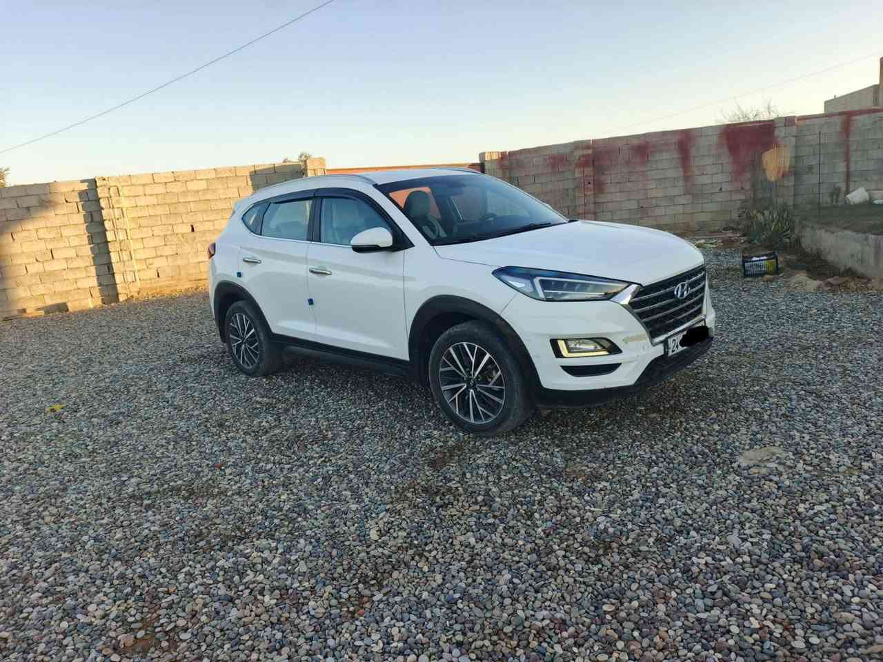 هونداي توسان خليجي
موديل ٢٠٢٠ 
رقم دهوك انگليزي بسمي 
لون ابيض 
٤ سلندر ٥ راكب 
محرك 20 شرط
فوووووول مواصفات ١/١
بصمتين: تشغيل وتقفيل
كشنات ٢ كهرباء 
شاحن وايرلس 
شاشة كبيرة اندرويد 
كامرة  اصلية 
مري شفط مع القفل 
حساس امامي وخلفي 
3 انظمة قيادة 
تحكم استيرن فول  
شاشة اعطال بلدشبول  
اريل زعنفة المرغوب
هند بريك برجل  
تبريد قطعتين
لد امامي وخلفي 
لد انعطاف تلقائي
لايت زنون اصلي 
اضواء ترحيب بليدات  
يدات نيكل اصلي 
اشاير بلمري 
٥ ويل كب 
تخم تاير جديد 
مبدل بونيد فقط
ماشية 190 الف  
كير ومكينة وصدر وحدادية شرط 
الرقم الدولي الجديد 
سيارة جديدة  تراي وين ماتريد
بيع او مراوس حسب القناعه 
 ***********

