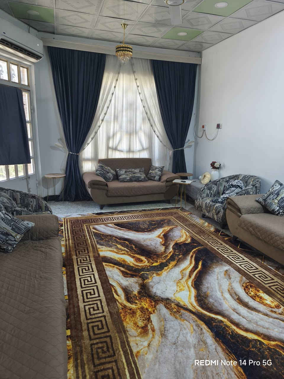 بيت بالتقيه الثالثه 200متر زراعي سند 25مشمول بالتطويب مرقم التبليط لحد البيت غرفتين صاله كبيرة استقبال منور طارمه حديقه صحيات خارحيه وداخليه مع اثاث السعر 95 باقي التفاصيل الاتصال على الرقم ***********
