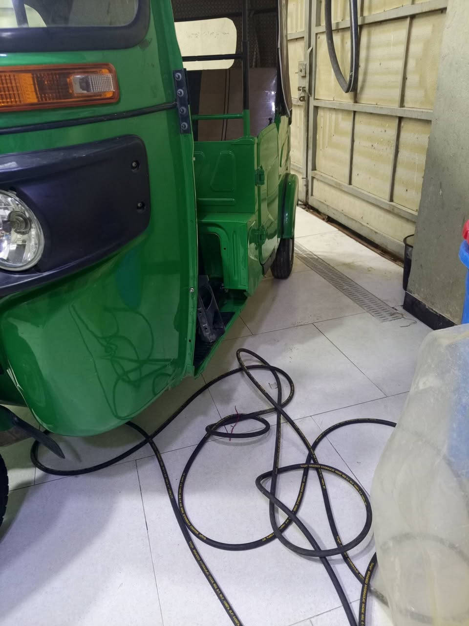 سلام عليكم تكتك لبيع 23 كفالة عامة بيها ضربة بل كنر كد شبر ما راجع بارد 
الرقم ***********
