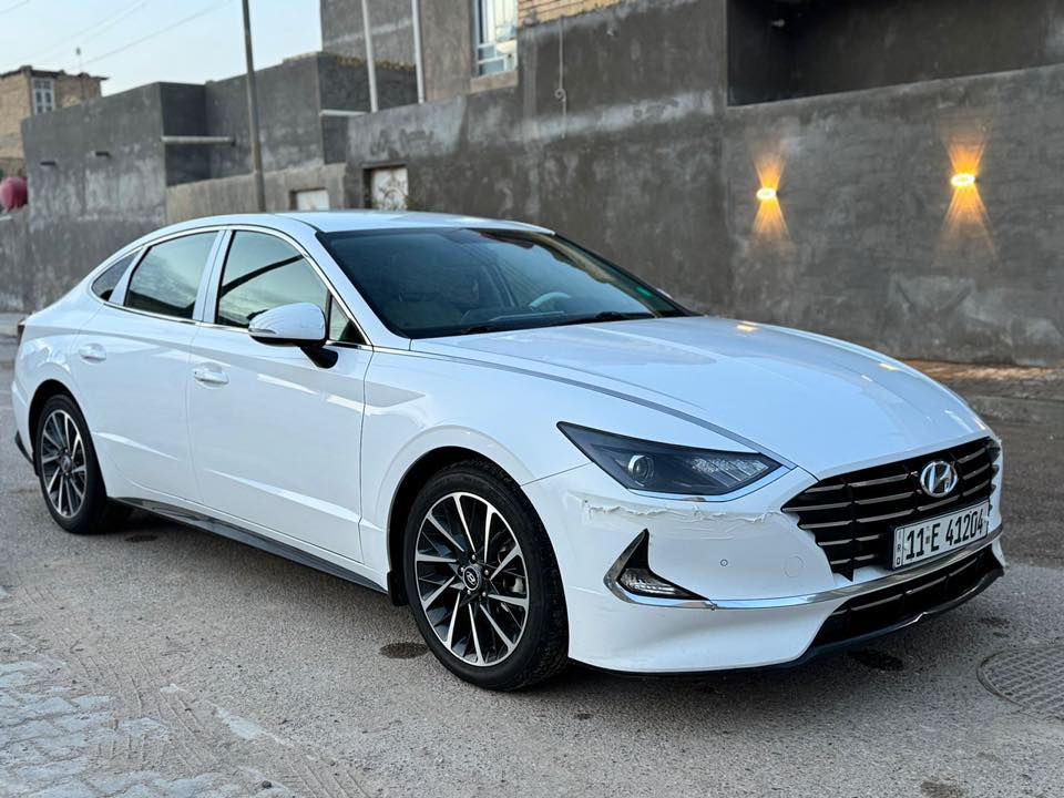 السلام عليكم
سوناتا 2023 خليجي اصل ( كتابه عربي ) 
ماشيه 100  km
فول مواصفات (( عدا البنوراما ))
 
بصمه
بردات خلفيه 
حساس مطر 
سايد بريك بصمه
صندوق ذكي 
ترحيب عند الاقتراب 
كامرا خلفيه
شاحن وايرلس 
تشغيل عن بعد 
شاشه كار بلي
شاشه تبريد
مري شفط 
5 انظمه قياده 
( Normal, Eco,Sport,Smart,Custom)
ويل 18
مكينه ٢٥٠٠  Mpi
حساسات خلفيه واماميه
تخم تايرات قبل كم يوم وشرط ياباني اصلي 
السبير المقدس ( ما نازل )
بيه بارد بالصندوك كد شبر فقط   بدون ضربه بدون تعديل بدون تبديل 
السياره استخدام شخصي
سياره على وضع الشركه ومي الشركه بيها
السياره رقم بغداد بسمي 
مكاني بصره / قضاء المدينه 
السعر 200 وبيه مجال 
      ***********
