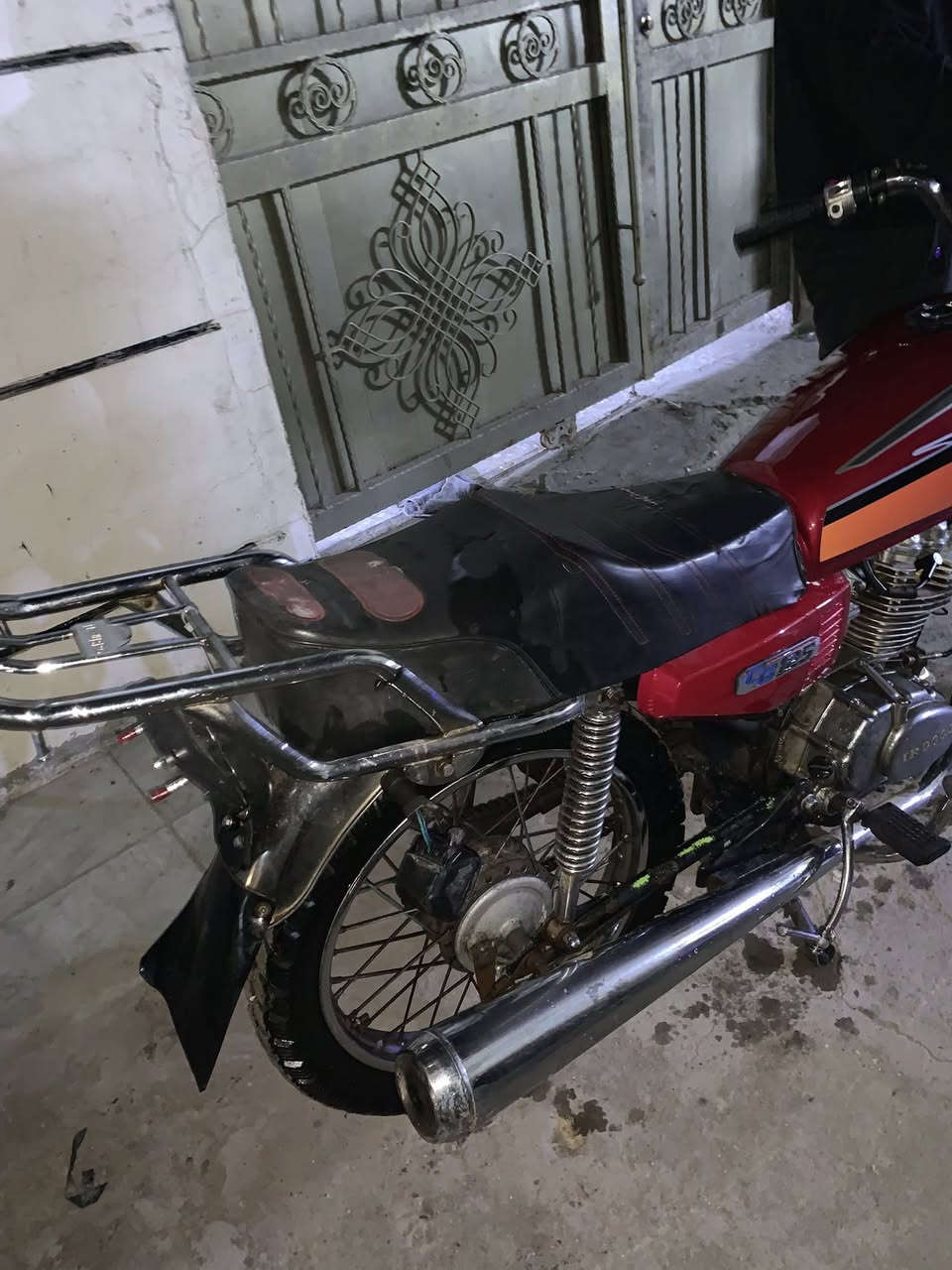 دراجه ايراني مديل2016دراجه مجفتها جديد ع ايدي وبيها نضوح من الجبنه دراجه خير من الله 300 بيها مجال حك جيه ول ماشه بيها عواج خفيف رقمي ‭٠٧٨٧ ٦٩٧ ١١٢٨‬
