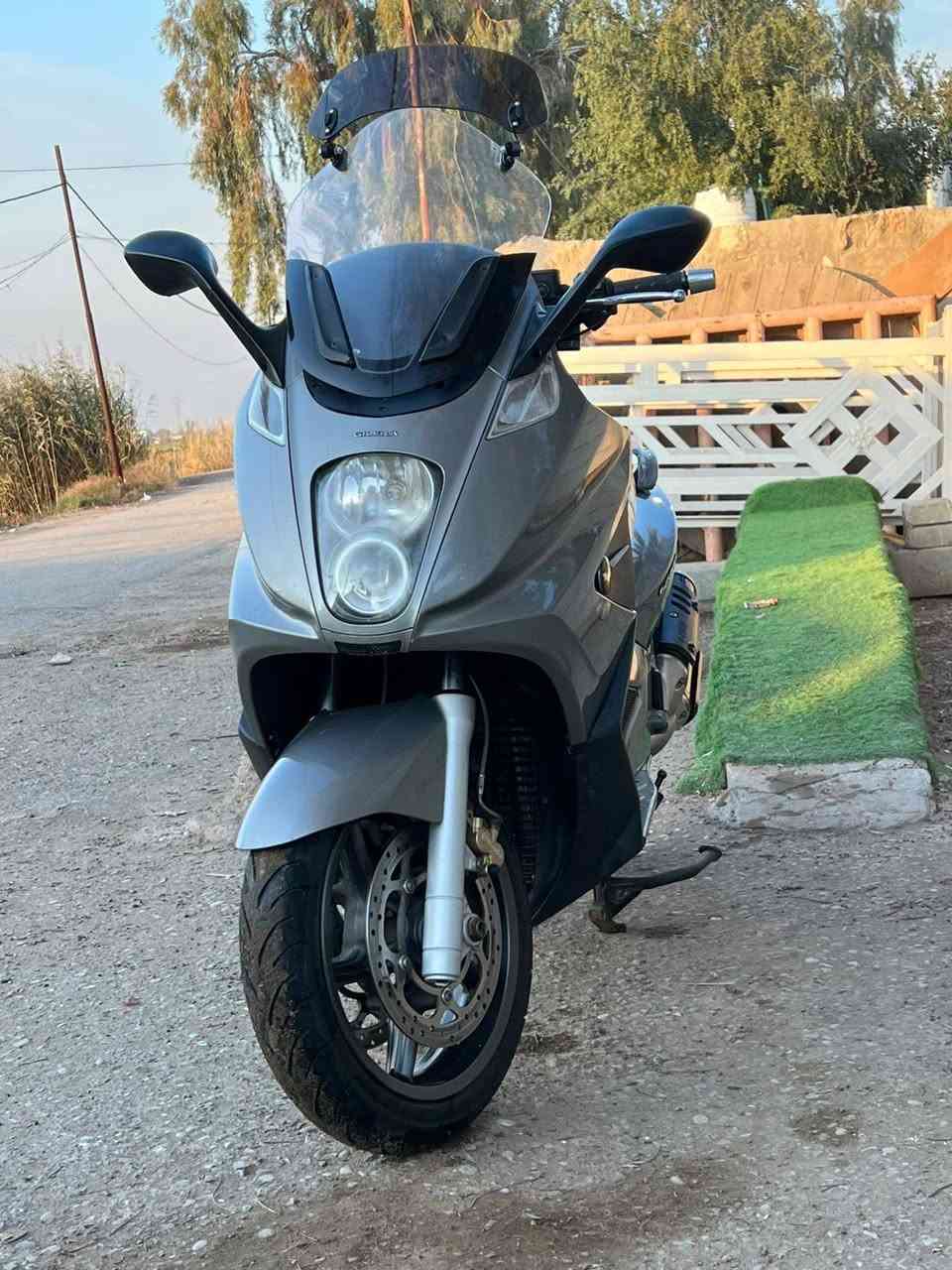 السلام عليكم دراجه نوع ابريله ايطالي 
مكينه 800ccv دراجه نضيفه مكينه 
مكفوله بيه مودات قياده ناقل حركه زنجيل 
تخم تاير جديد تخم دسكات جديد 
جامه كهربائي  تدفئه يدات  معدل فول 
مكاني بغداد المحموديه رقم *********** بي واتساب
