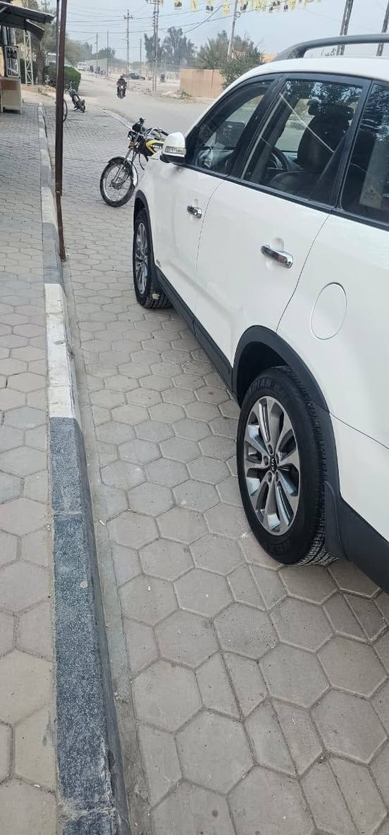 السلام عليكم سيارة سورنتوا موديل 2014 شكل, 2015 كويتي مواصفات فول واحد على واحد محرك V6 مكفول كير مكفول ما مفتوح السيارة مكفولة مكاني السيارة كربلاء المقدسة السعر خاص هاتف ***********
