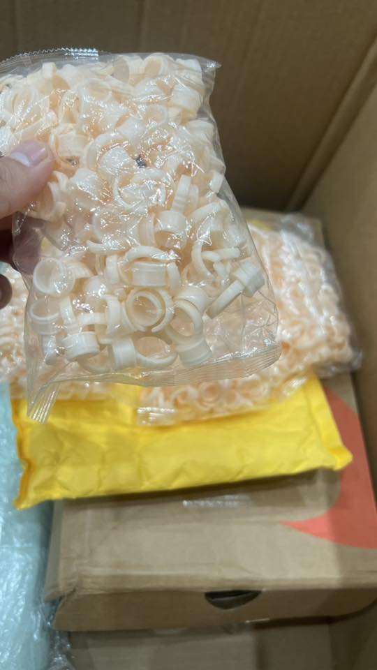 اربع اكياس هذا المنتج الخاص بالتجميل بسعر مناسب للحجز وتساب ***********
