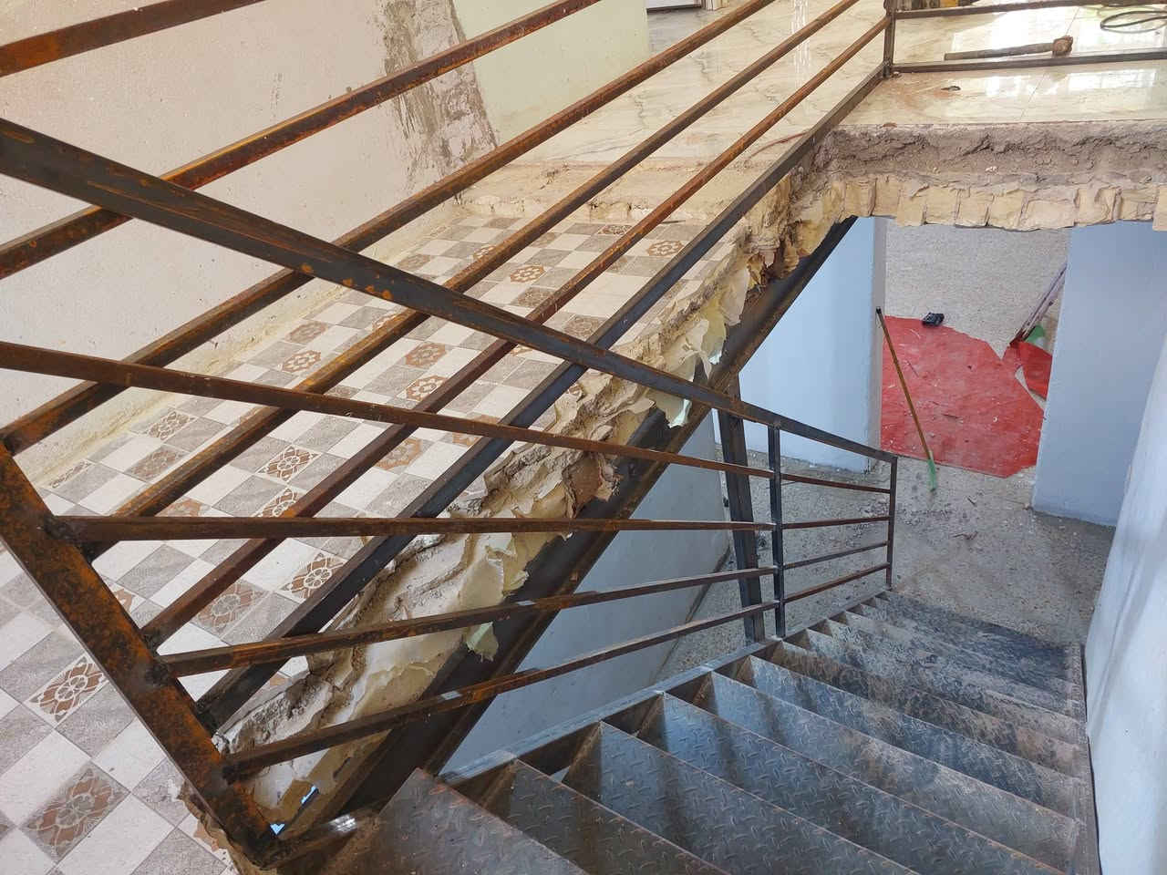 يالله اللهم صل علئ محمد والي محمد

تم بعون الله انجاز درج حديد داخلي حسب الطلب

نسيابة فول ومكفول 😇😍
بايات عرض قياس 90 سنتم😘🤭
رتفاع لبايات 20 سنتم 🥰😍😘

حداده متنقل كافة الاعمال الحديدية 🤭😘
سقائف اقفاص محميمات صيانة الابواب صبغ شبابيك وبيبان
محجرات 
*********** للاتصال
*********** وتساب
