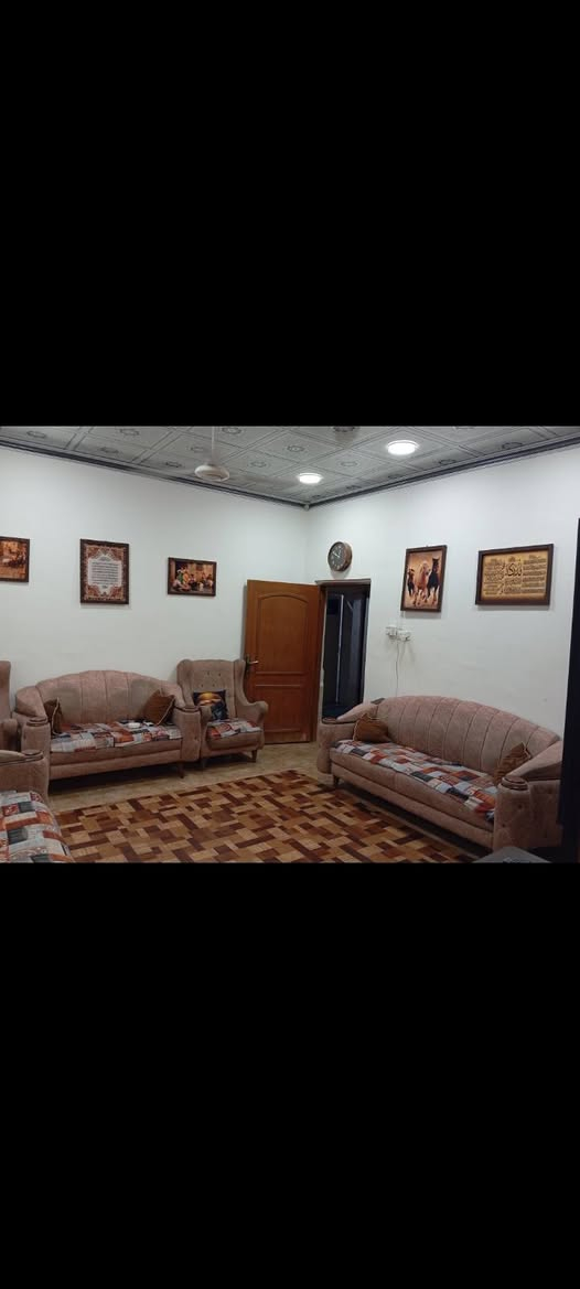 بيت للبيع مساحة 130 سقف عكادة غرفتين ومطبخ وكراج سيارة البيت سيراميك وسقف ثانوي جاهز للسكن الموقع عويسيان شارع القصر خلف مركز شرطة البراضعية السعر 27 وبي مجال الاسفسار على رقم 
*********** البصرة, العراق
