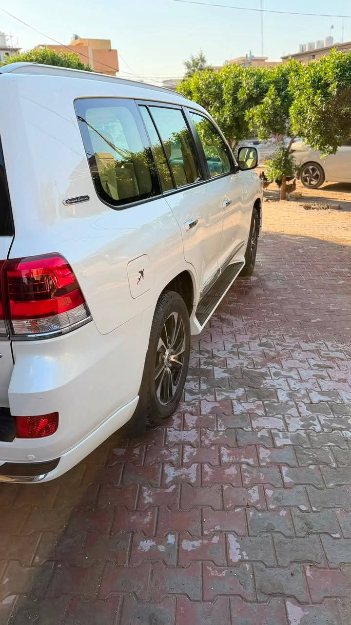 لمعرفة السعر اكتب كلمة (تم) بالتعليق يجيك السعر خاص💐

2018 لاندكروز خليجي🚙
بريم اصل 
ماشيه 90الف🚦 
كفاله عامه من كلشي حته دعاميات 
جديده لوك سياره 
رقم بغداد الدولي بأسمي 

للاستفسار ***********
