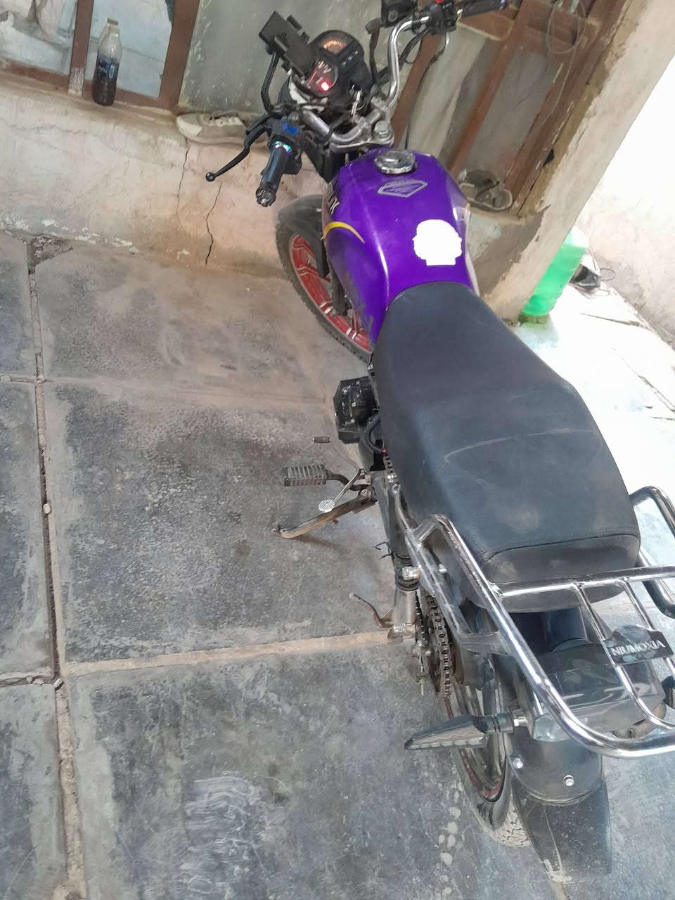 سلام عليكم دراجه جديده أوراقه تفانات بل غسل تملخن اكفلك سرقه وعشاير السعر ٦٥٠ وبيه حك الجيه المكان الزعفرانيه  ***********
