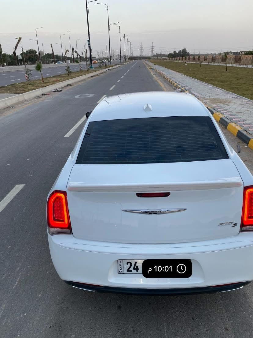 كلايسلر موديل 19 Sكندي  السياره ستعمال شخصي رقم دهوك ملاحضه شرط مداور حداديه كير محرك شرط السياره بيها باب الخلفي ربعه صبغ وبارد إصبع بل دور الخلفي باقي السياره كفاله مكان السياره نجف 260 وبيها مجال ***********
