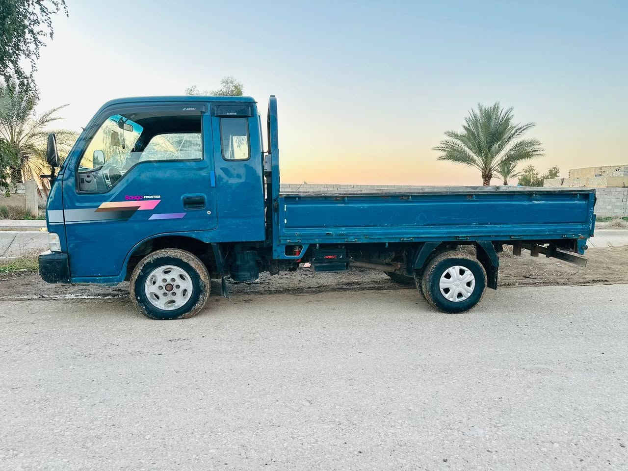 سلام عليكم كيا فونتيرا للبيع موديل 1997 رقم ديالى انكليزي سنويه ل 31 مكينه بيها خيط بخار كير اكسل شاصي رقم شاصي كهربائيّ شغاله بلاديه و عدله سياره تخم تاير بيها فطر بل قطويه و مسويه شغل درجه اوله ما يبين مكاني ديالى بعقوبه الامام المحسن  سعرها ب 50 وبيها مجال ***********
