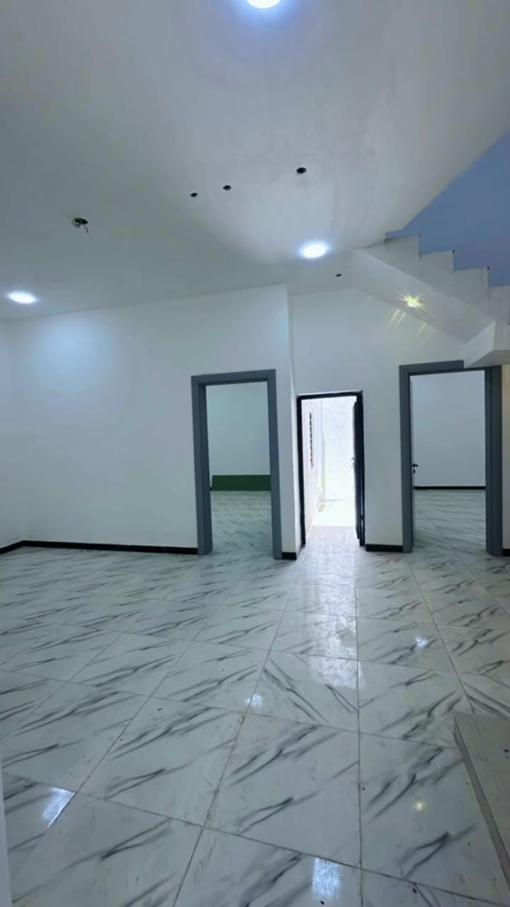 🚨اعلاً عقارات دار الجزيره 🏡
عن توفر بيت بمساحة 200 متر طابو صرف زراعي بأسم عراقي مكاتبه ونسخه من الطابو و وكاله من المحكمه وكفالة مكتب 
طابو سند 25
العنوان الجزيره الصقر قرب خطوة زيد ابن علي 
السعر 93 وبي مجال قليل 
يحتوي على غرفتين ومشتملات وديوان وصحيات خارجيه وداخليه 
بناء درجه اولى 
للاستفسار***********☎️
