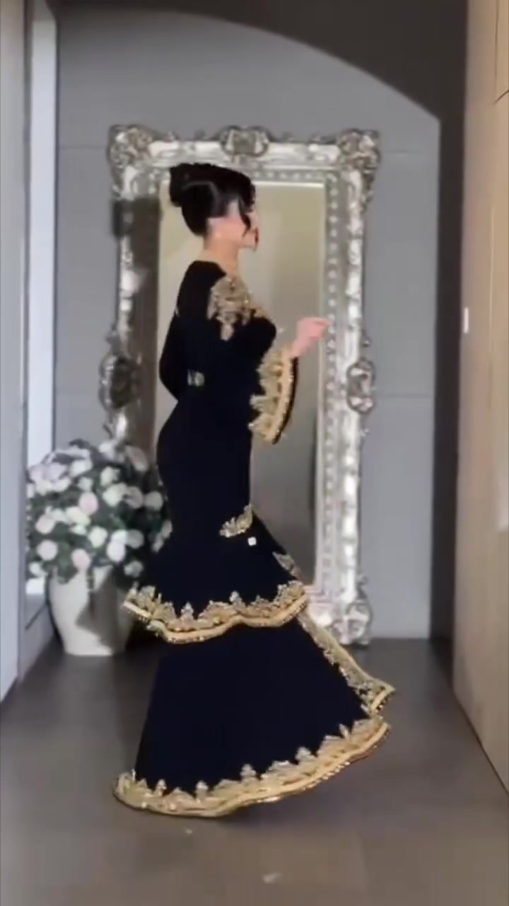 ❤️ #جملة و #مفرد ❤️
✨ قفطان أسود فاخر بتطريز ذهبي ملكي ✨
تصميم أنيق يبرز القوام مع حزام 

 راقٍ ولمسات تطريز فخمة تعكس الذوق الشرقي الأصيل.

🔸 المقاسات: 38    48

🔸 الخامة: دبل ايطالي 

كميه جداً محدوده لطفاً تثبيت الحجز
💙💙💙💙💙💙💙💙💙💙💙💙


**إذا كنت صاحب هذا الإعلان وتريد حذفه لأي سبب، رجاءا أرسل رسالة إلى الدعم الفني**