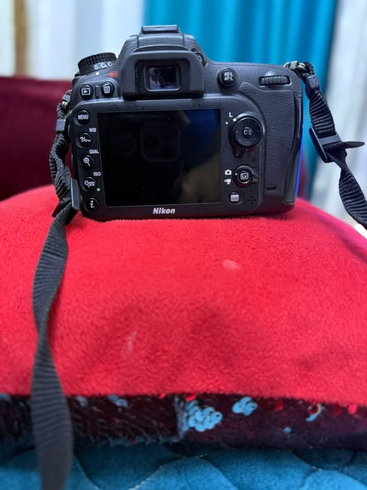مرحبا نيكون D7100
عدسه 18/140
معا رام 32
شاحن 
بطاريه 
وحزام نيكون 
سعر 380
عنواني بغداد العامريه 
***********  متواجد وتساب
