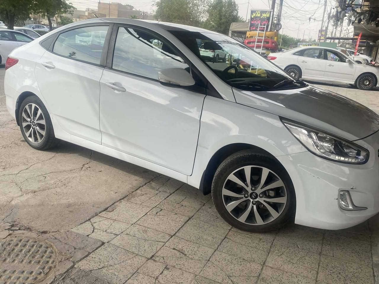 السلام عليكم اكسنت 2018 خليجي للبيع صور السيارة مرفقة بالمنشور
السيارة تخبل والضربة مرفقة بالصورة... بالباب الخلفي الي عكس السايق
اما الباقي السيارة مكفولة وكلين(كير ومحرك وكلشي... الي اخره باقي البوب وكلشي بيها تمام
علما صاحب السيارة دكتورة موظفة
اني مكلف بالنشر للتواصل
***********
مكان السيارة اليوسفية /بغداد
