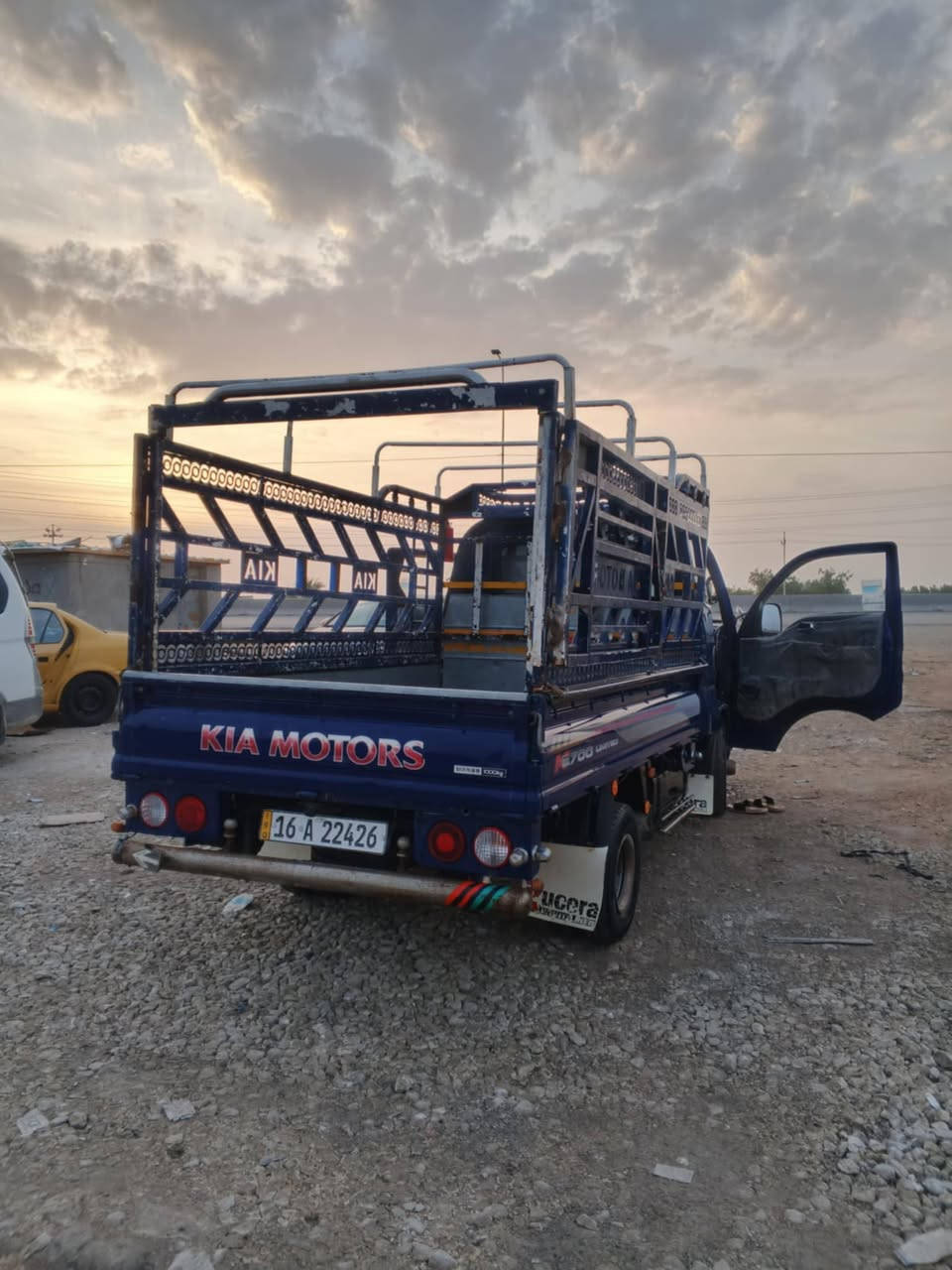 سلام عليكم اخوان سياره للبيع كياه حمل موديل ٢٠١٨ مكفوله كفاله عامه سياره محرك وكير وشاصي مكفولات شرط سنويه جديده رقم قادسيه انكليزي تخم تاير تبريد ثلج مسكر دبلو السعر ١٢٥ وبيه مجال مكان سياره سماوه أكثر الاستفسار نتصال ع رقم ***********
