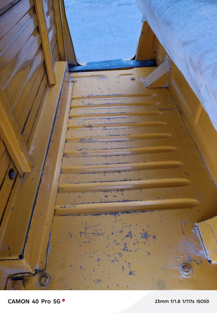 إسلام عليكم تكتك بياجو مديل 21 محور مكينة TVS 21 تكتك (ادوات) مكفولة سعر 1500 مكاني بصرة العشار ***********
(تكتك أدوات مكفولة عشارئياً) نضيفه شوفت عينك نقص بس كلجات كهربائيات كله شغاله من طول الطول
