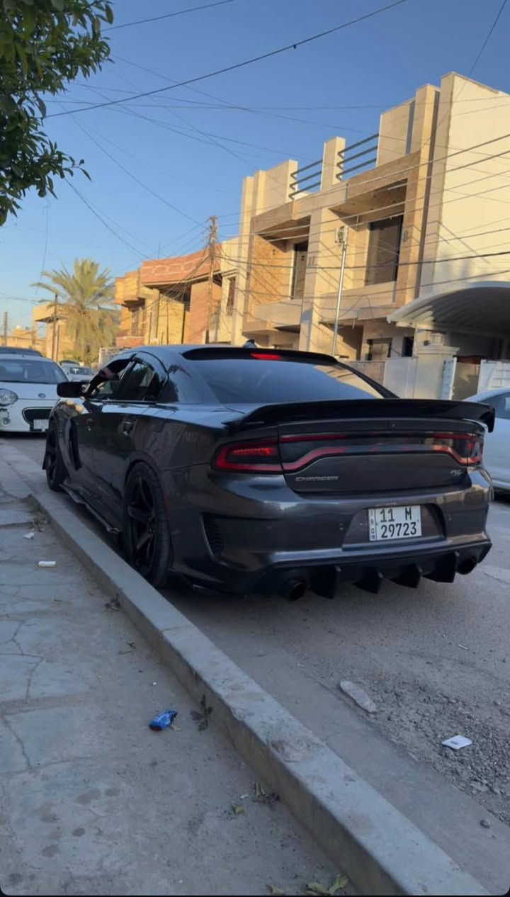 � للبيع دودج جارجر RT
🔹 الموديل: 2015
🔹 المحرك: 5700 (8 سلندر - هيمي)
🔹 الوارد: كندي
🔹 العداد: -155 كيلو
🔹 الحالة: كلين تايتل

🛠️ الملاحظات:

 • بيها جاملغ أمامي بارد فقط (بدون صبغ)

⚙️ المواصفات:

 • كشنات جلد
 • خزن (ميموري)
 • تحكم كهرباء
 • تدفئة + تبريد كشنات
 • شاشة كبيرة
 • رادارات
 • حساسات
 • اكزوز بوابات

💰 السعر: (180)

📍 الموقع: بغداد

📞 رقم الهاتف: (***********)
