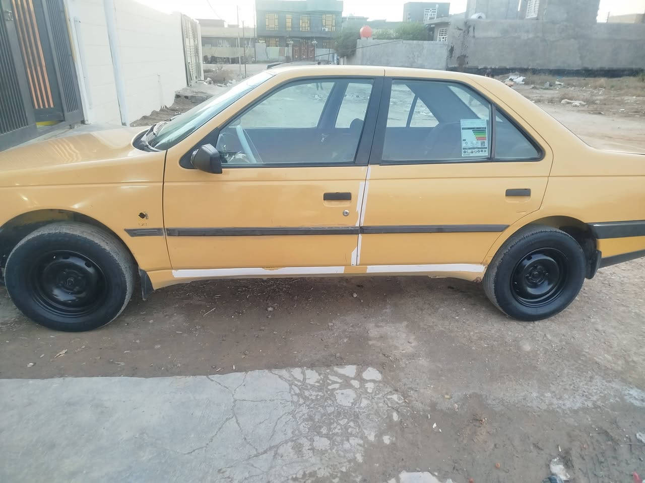 بيجو 405 2012GLX
رقم بغداد احمر راعيها موجود 
صدر جديد قبل ١٠ ايام مشدود 
مشط ستيرن جديد 
دبلات جدد مع قواعد دبلات كهربائيات كلها شغاله 
مكفولة من ضربه للبيع فقط مكاني بابل جبله للاستفسار اتصل *********** السعر 18 قابل للتفاوض
